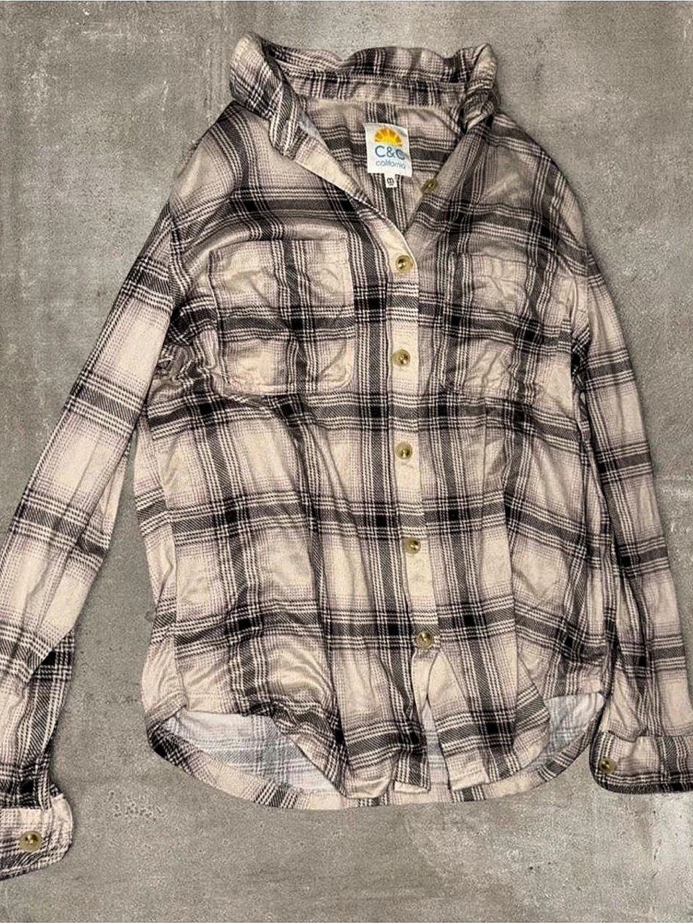 C&C California Plaid Button Down in Gray & Pink Size Medium Like New